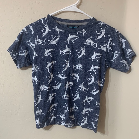 Bold Blue Shark Print Kids T-Shirt Size 7 - Picture 1 of 5